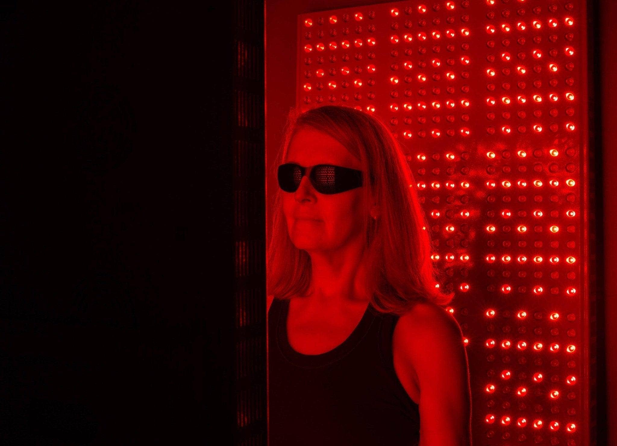 Mito Red Light - Wholesale Sunglasses - Unisex - Mito Red Light | Red Light Therapy Glasses IR5 (Extra Dark)2