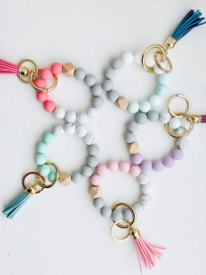 Porte-clés de bracelet, porte-clés de pompon, porte-clés coloré, bracelet, porte-clés, porte-clés de perles de silicone pour la vente par Little North Boutique