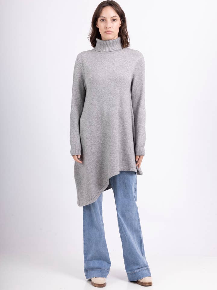 L'Emotion - Wholesale Tunic Sweater - Women's - Asymmetric Cut Turtleneck Tunic Sweater6