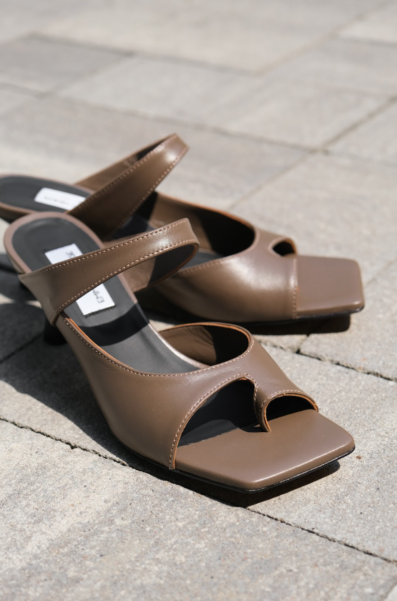 Nenya Fashion Limited – wholesale High heels – Women’s – Heeled Strappy Mid Sandal Heeled Mules In Blackules Michelle4