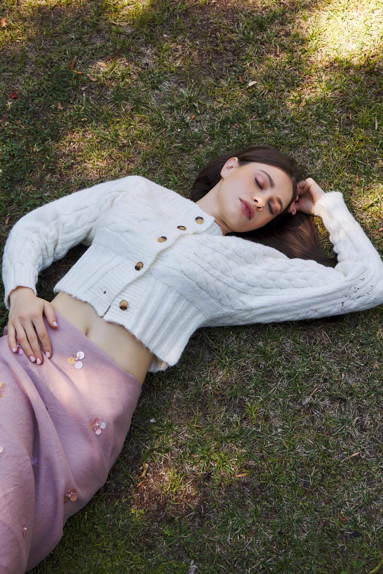 CREMA CARDIGAN SLIM-FIT CON BOTTONI E MAGLIA A TRECCIA ELEVATA in vendita all'ingrosso su Faire9