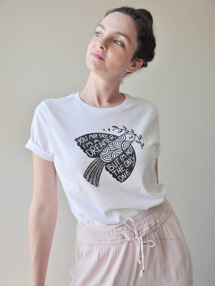 T-shirt décontracté Peace Dove pour femme, chemise bohème, haut hippie. pour la vente par Hippie Baby Co