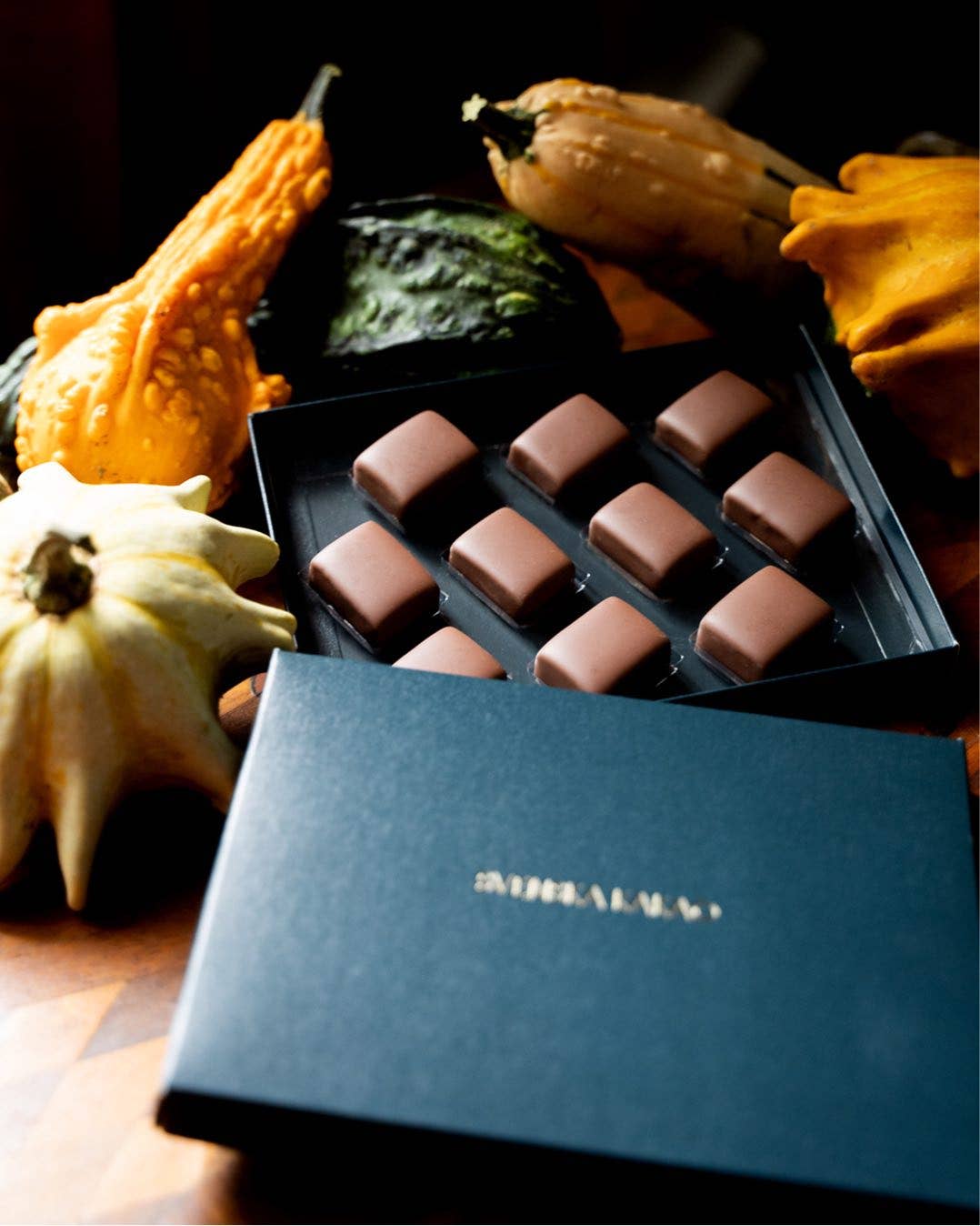 Svenska Kakao - Wholesale Caramel - Giftbox of caramels - Licorice caramel milk chocolate bonbon