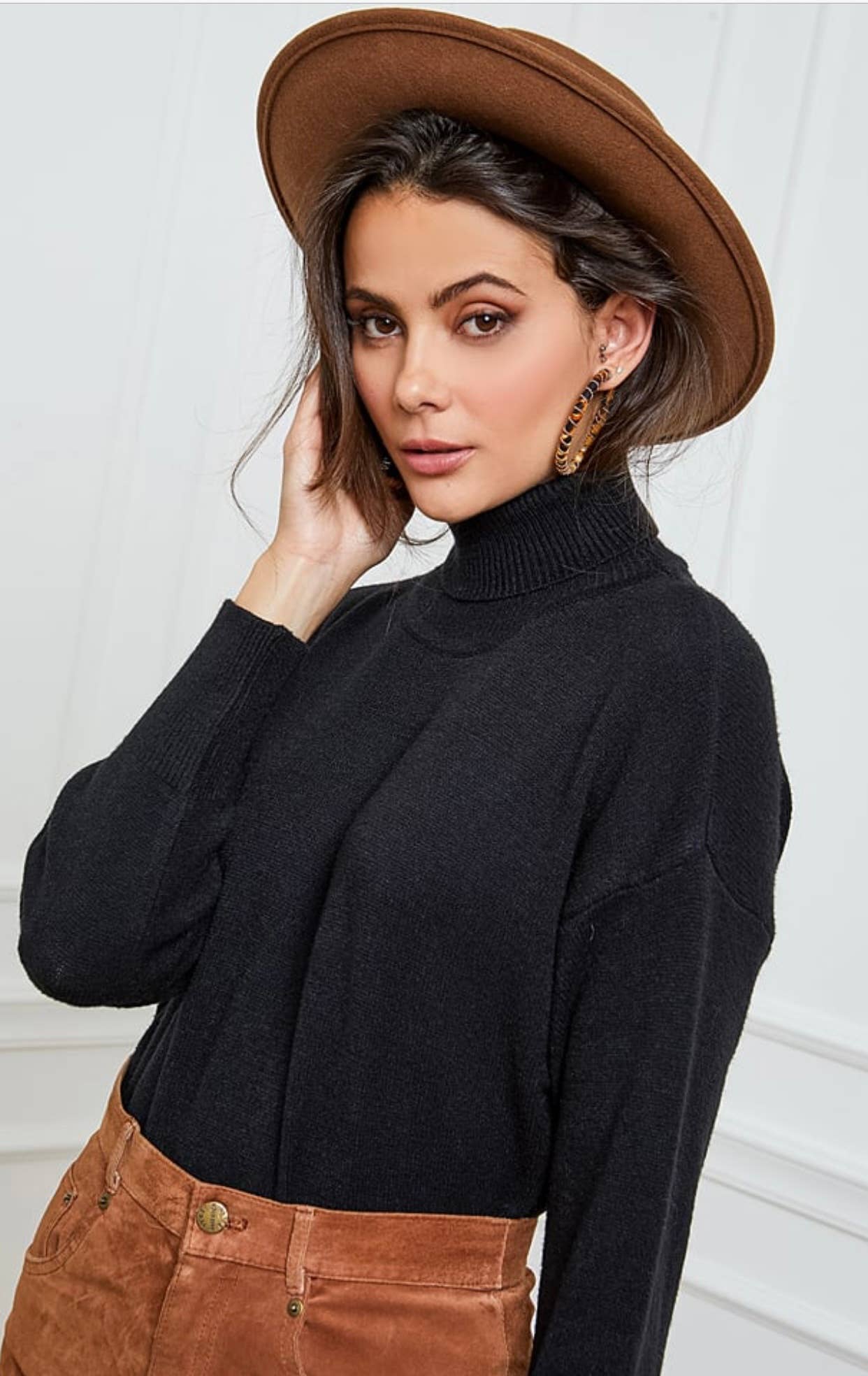 LÉA & LUC – wholesale Knitted jumper – Women′s – Turtleneck sweater with pockets REF. 003062