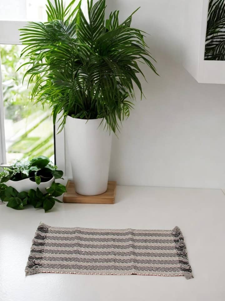 Grijs of bruin Indiaas etnisch handgemaakt tapijt voor wholesale door Kimago Look