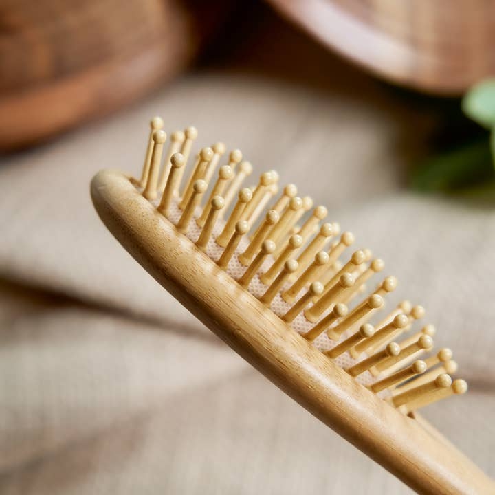 Bamboo Switch – wholesale Hair brush/comb set – Child & baby – Bamboo Kids Hairbrush | Faire Market Bestseller4