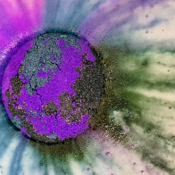 Heavenly Bubbles – wholesale Bath bomb/fizz – Handmade Galaxy Large XL Sphere Blackcurrant Bath Bomb7
