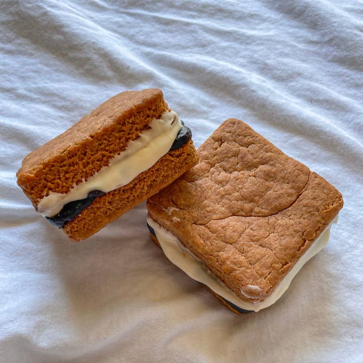 Big Head Barkery - Wholesale Pet Treats - Dog - Doggie S'mores Dog Treats | Peanut Butter, Yogurt & Carob