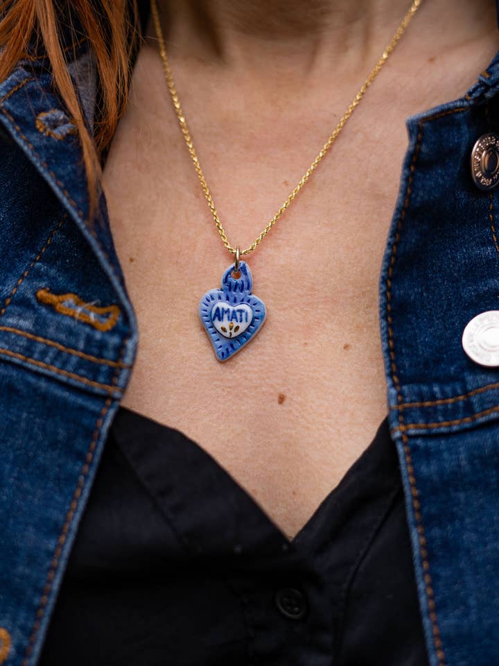 Torchon Halsband Heligt Hjärta i Porslin 100% Tillverkat i Italien för wholesale av Tiké Jewels