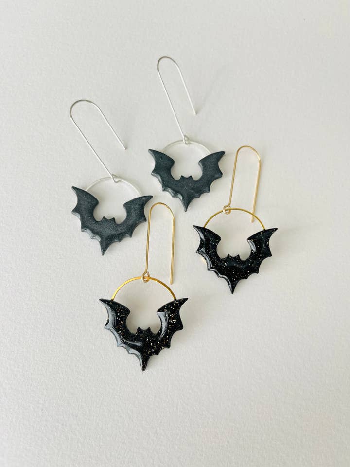 Bat Dangle oorbellen | Halloween-oorbellen voor wholesale door Wyeth Jane