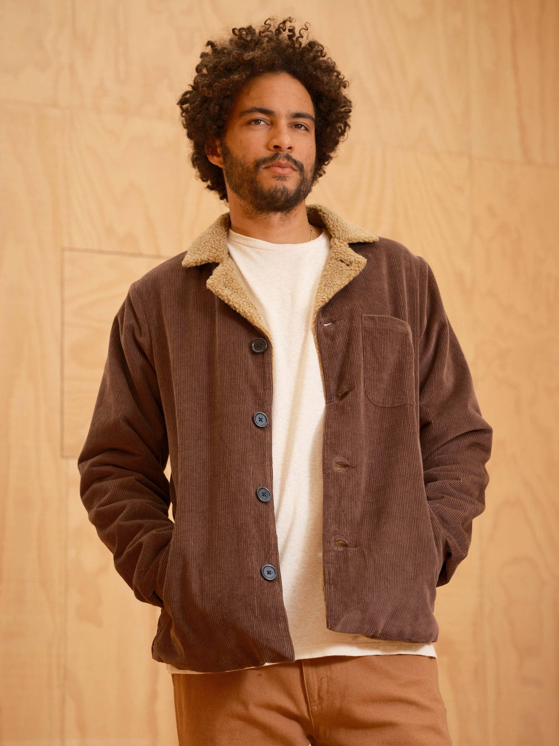 Dunkelbrauner Cordstoff Mack-Jacke für den Großhandel auf Faire2