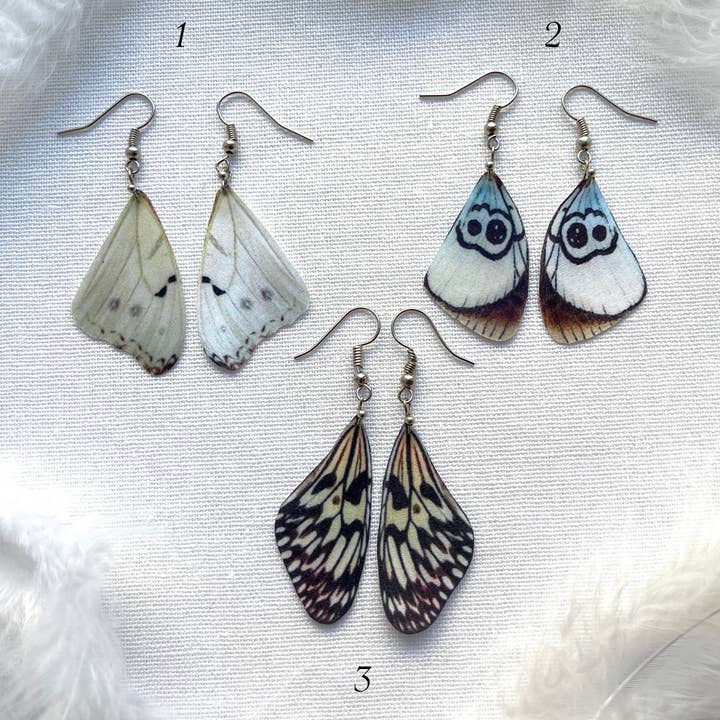 Brincos feitos à mão de cor branca com asas de borboleta de seda por atacado de OhMyButterfly