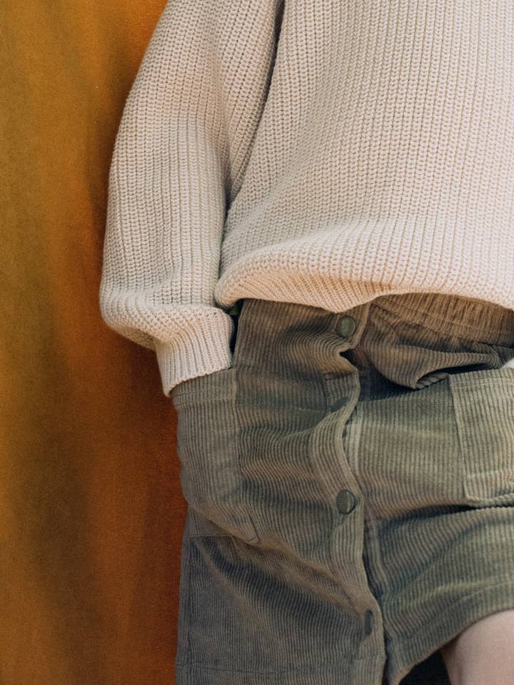 Saia de menina em veludo orgânico verde por atacado de Tiralahilacha