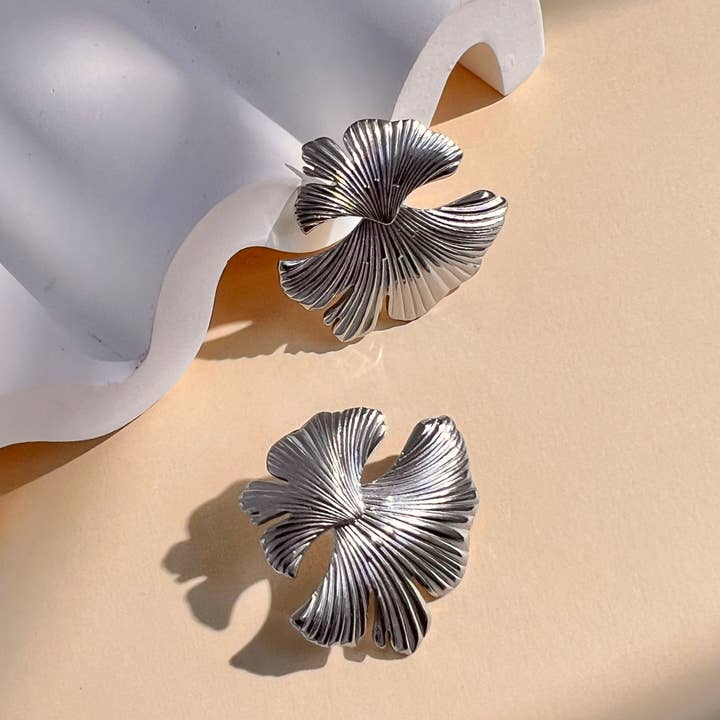 COSMOS - Wholesale Dangle Earrings - Ginkgo leaf design drop earring in steel