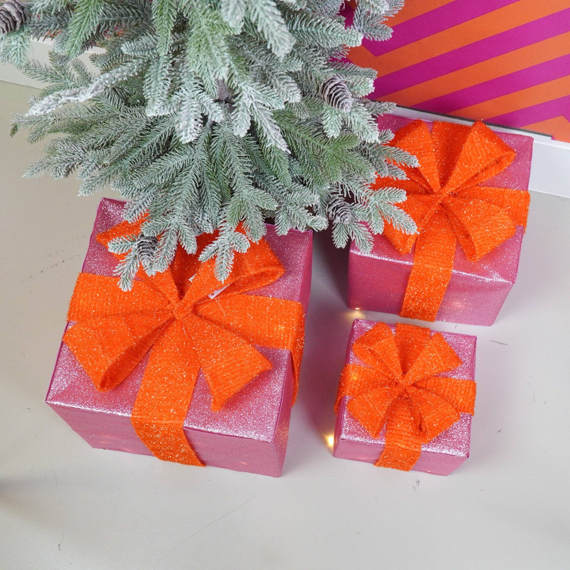 Housevitamin bv - Wholesale Christmas Decoration - Led Xmas Gift - S3 - Polysterene - Pink/Orange -15/20/25cm5