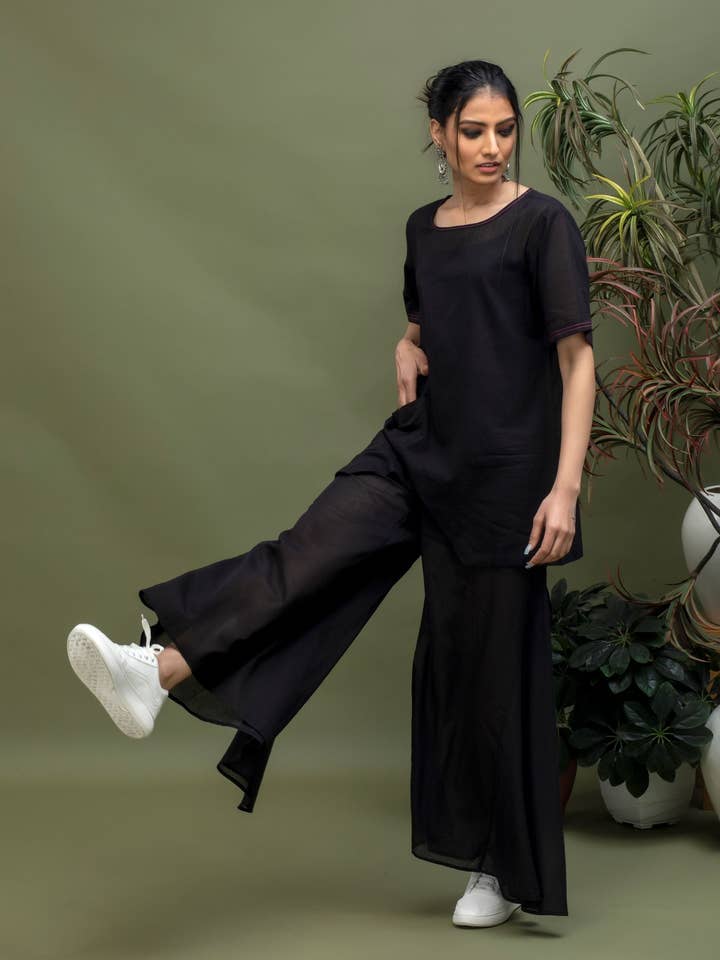 Pantalon évasé en coton pour la vente par House of Amaya