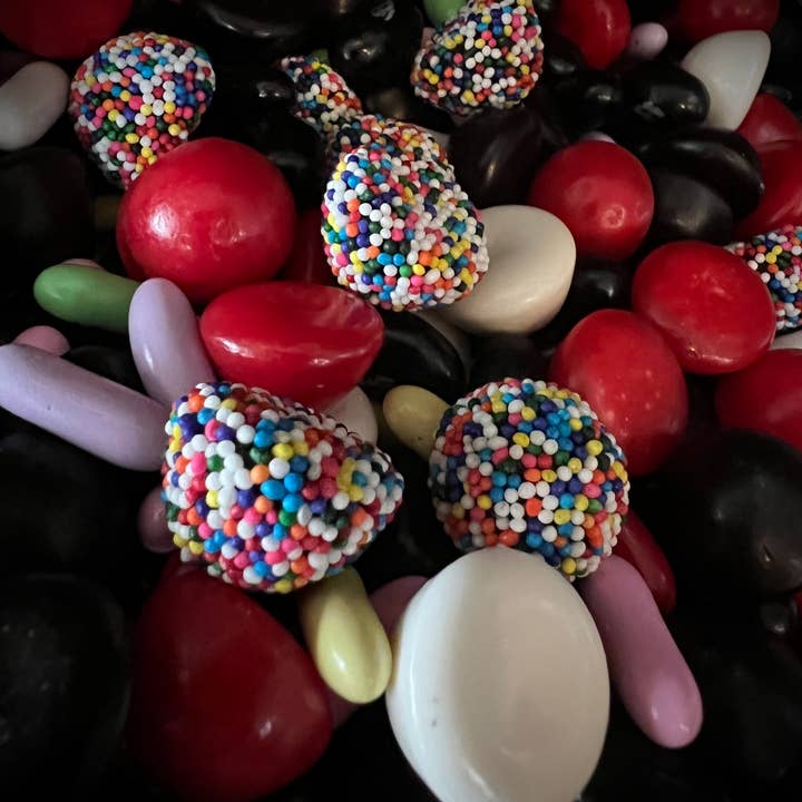 Montana Farmacy - Wholesale Licorice - Old Fashioned Apothecary Jar nostalgic Licorice mix Candy2