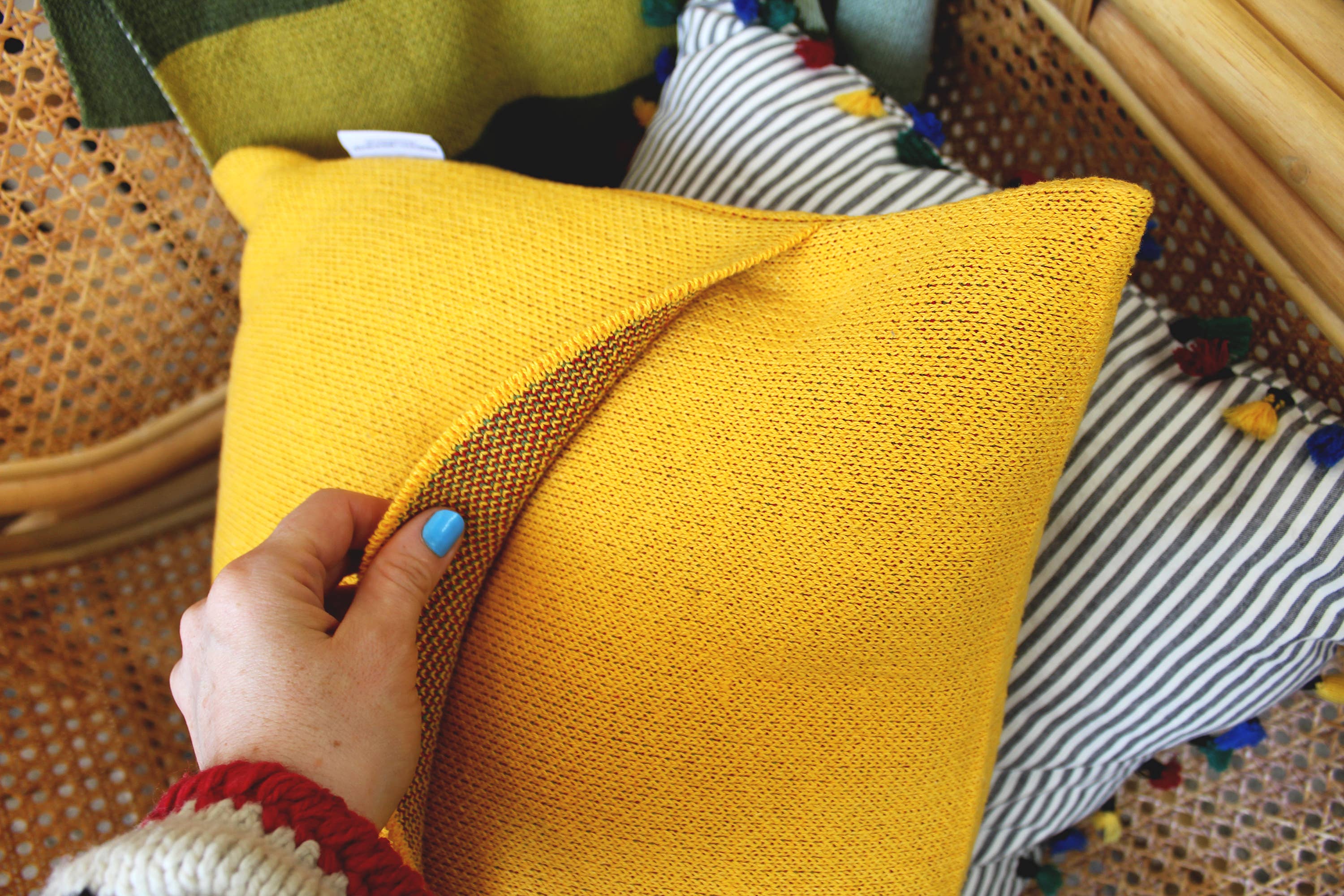 Calhoun & Co. - Wholesale Throw/Decorative Pillow - Tomato Knit Throw Pillow8