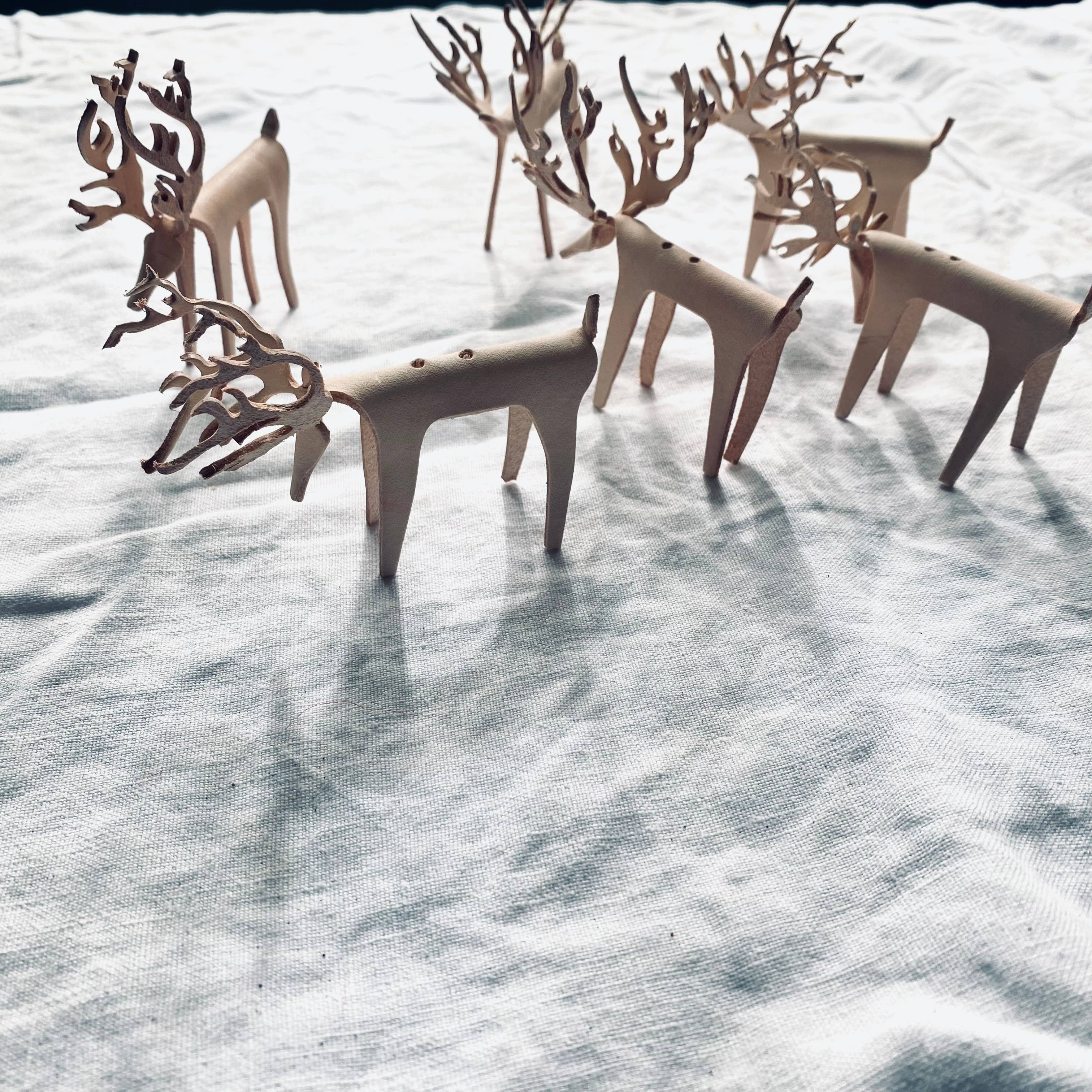 The Merchant Studio – wholesale Ornament – Reindeer Ornament / decor15