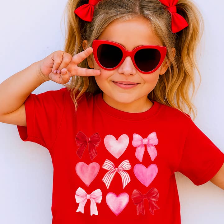T-shirt Cœurs Aquarelle & Nœud Coquette pour Tout-Petit Saint-Valentin pour la vente par Gia Gifts Boutique