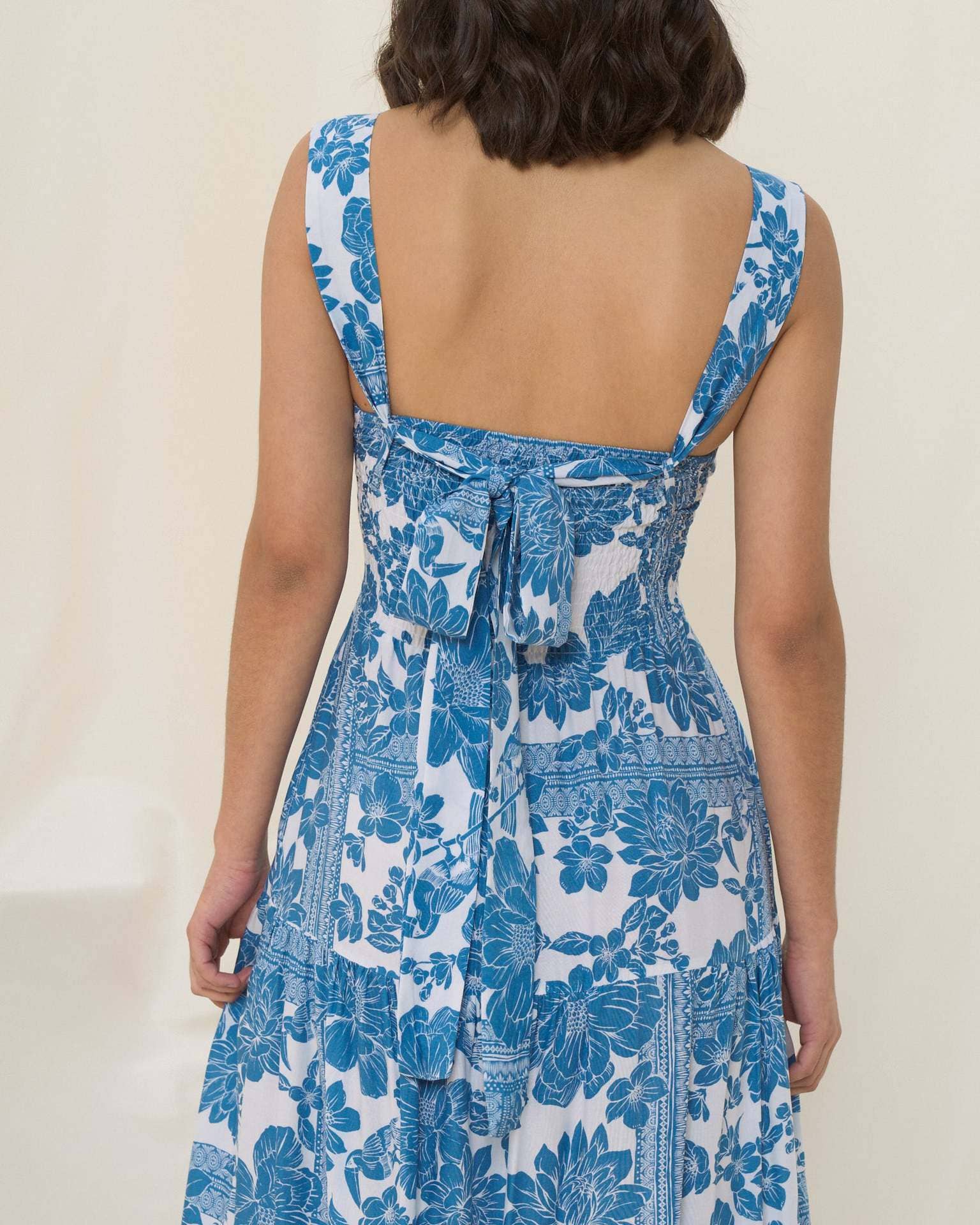Rosa Clothing - Vente Robe – femme - Robe midi évasée à volants florale bleu bohème avec nœud à l'arrière1
