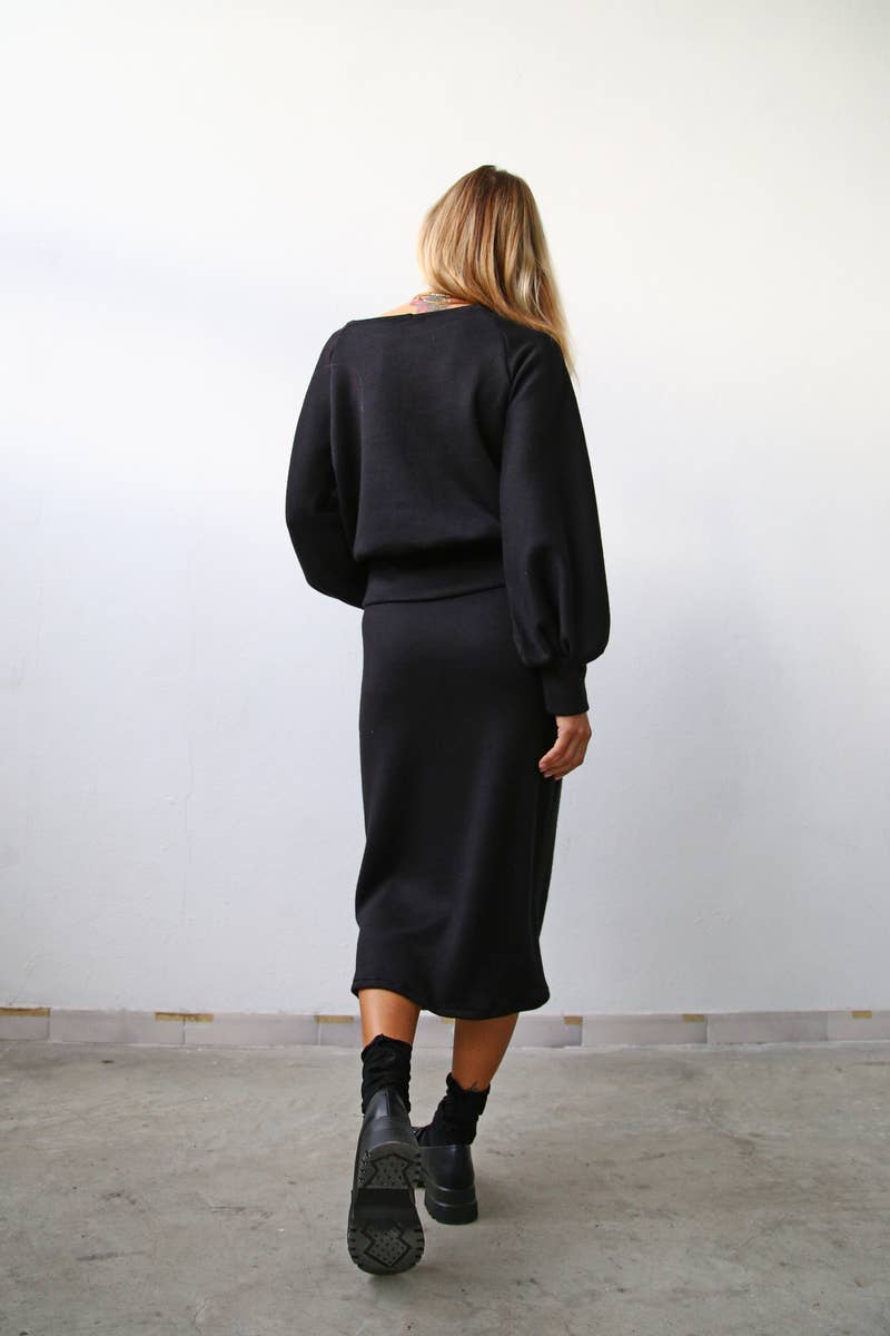 Negro A4061 FITTED BLACK WOOL MIDI SKIRT for wholesale on Faire3