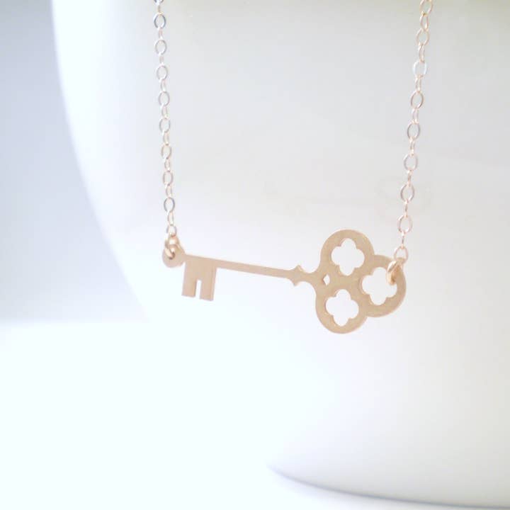 Sideways Skeleton Key Halsketting voor wholesale door Beau & Stella