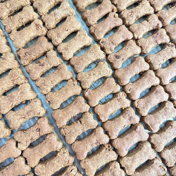 Dog Days Barkery - Wholesale Pet Treats - Dog - Apple Bacon Bulk Dog Treats2