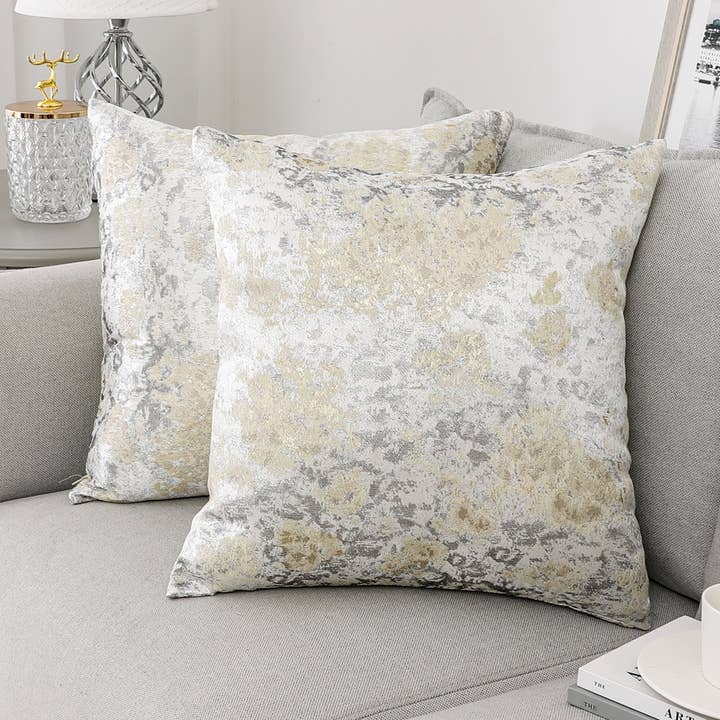 Housse de coussin jacquard argent beige or pour la vente par Majestic Giftware Inc