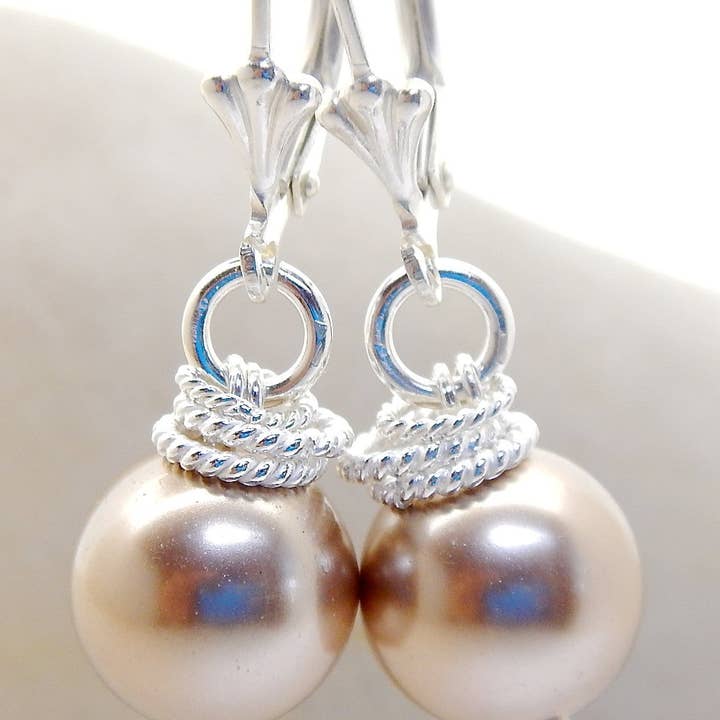 Howling Dog Artisan Jewellery - Wholesale - Sidney Leaf Necklace - Classic Pearls1