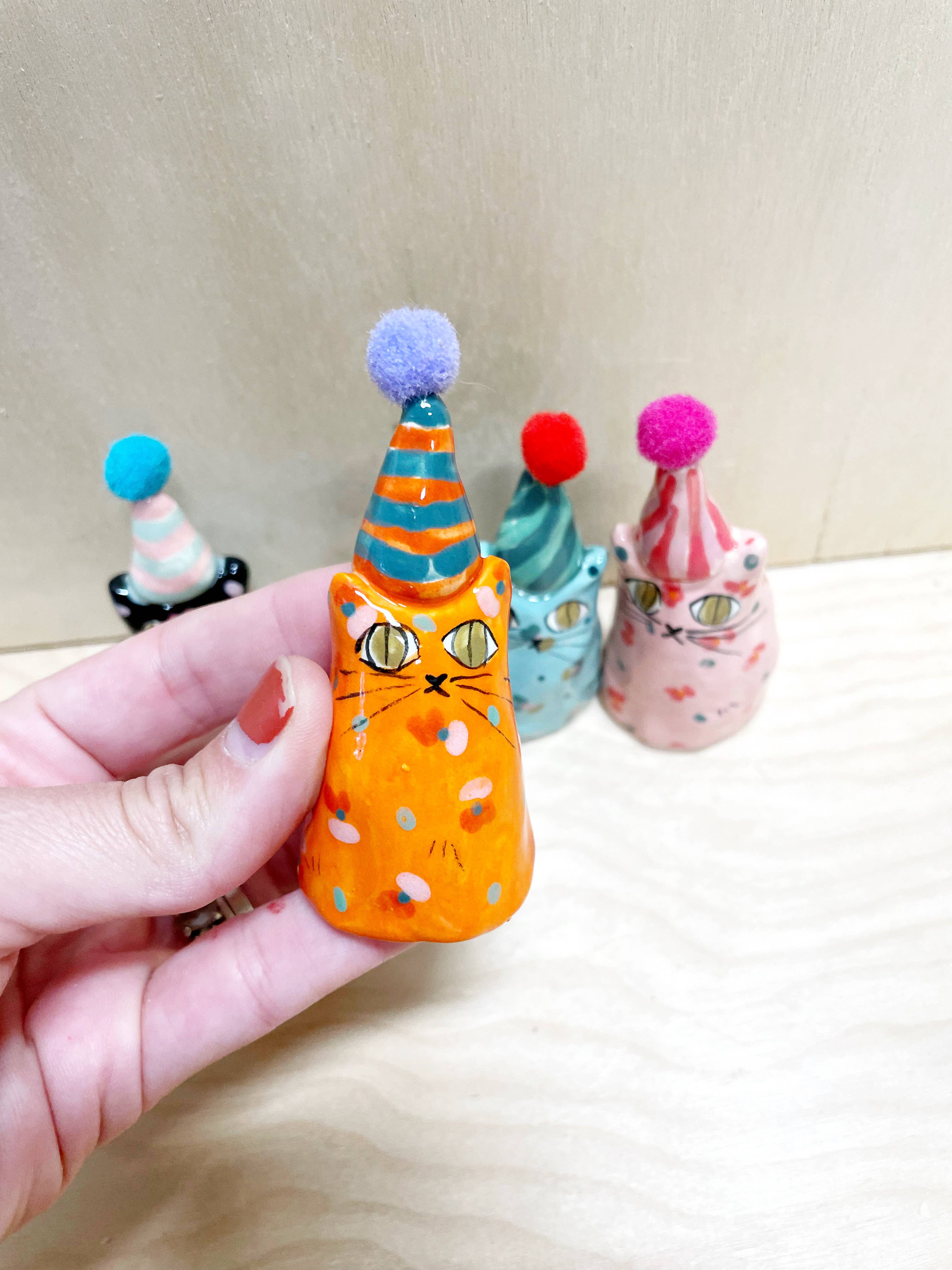 By Bianca Rae - Wholesale Decorative Figurine - Party Minis! Mini Party Cats in Party Hats.3