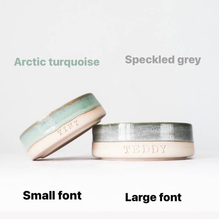 HKA ceramics – Engroshandel Madskål - Kat/hund – Personlig keramisk dyrefoder skål med ensfarvet glasur og navn langs bunden5