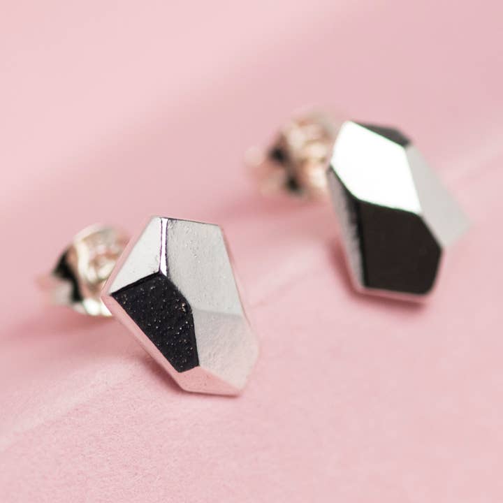 Sølv facetteret Stud Øreringe - Erobre samling for engroshandel hos Hannah Weston Jewellery