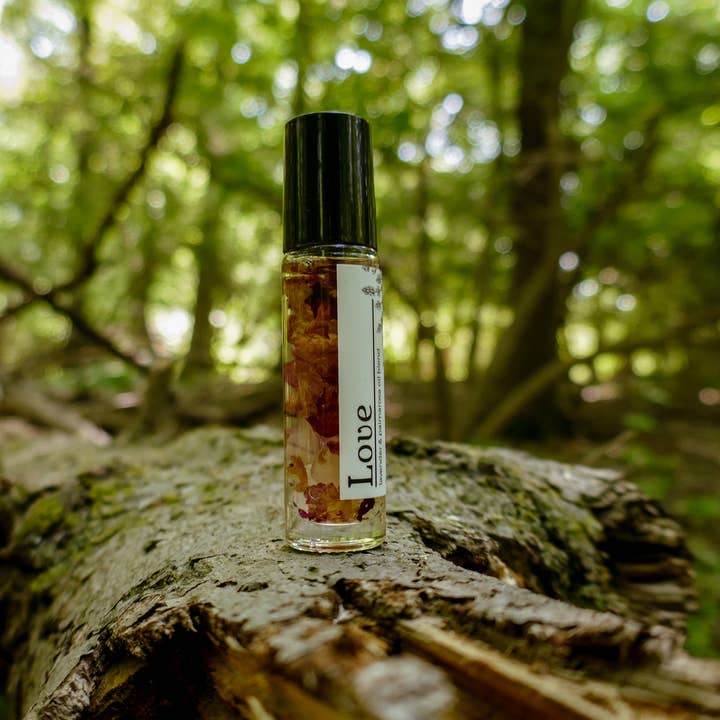 Rouleau à huile Intention - Love pour la vente par Downtown Tarot Company