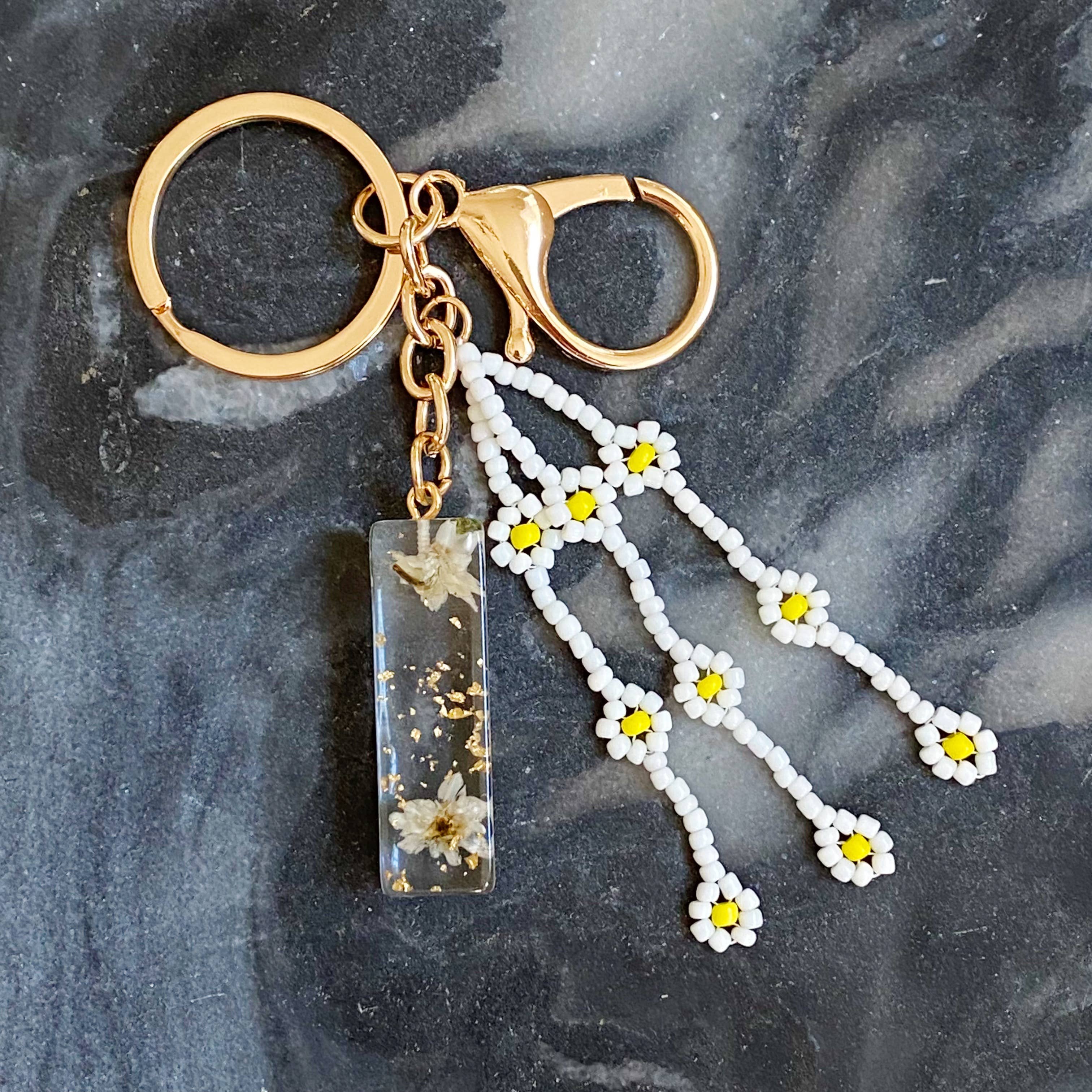 Ellison+Young – wholesale Keychain – Women's – Baby Daisy Initial Key Chain7