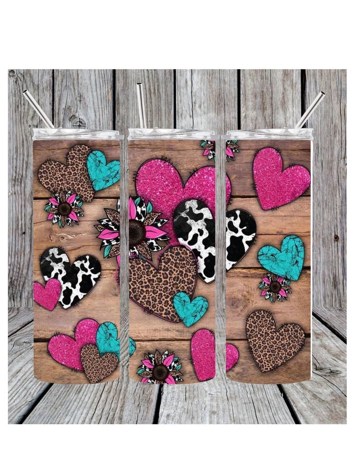 Gobelet à cœurs pour la vente par Eclectic Wallflower Boutique