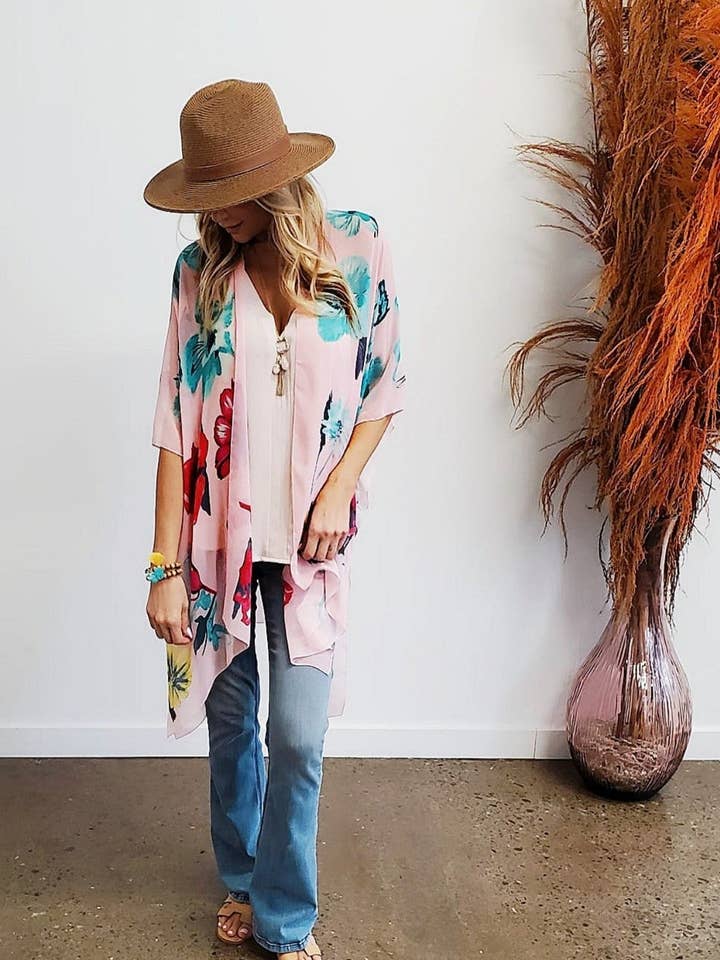Kimono rose à fleurs pour la vente par Baz Apparel
