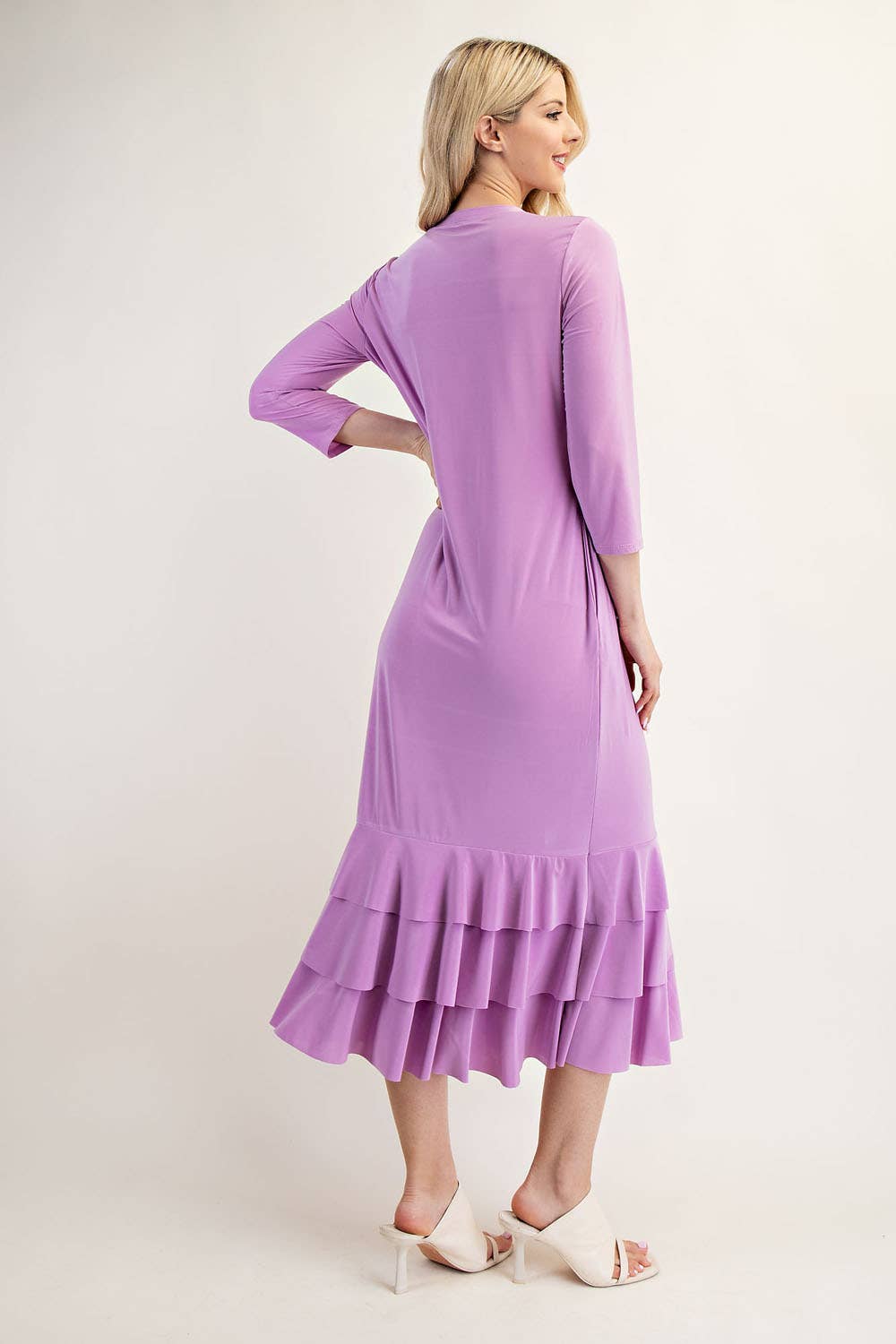 Celeste Clothing – Großhandel Kleid – Damen – Großgrößen-Midikleid mit gestuften Rüschen und 3/4-Ärmeln78