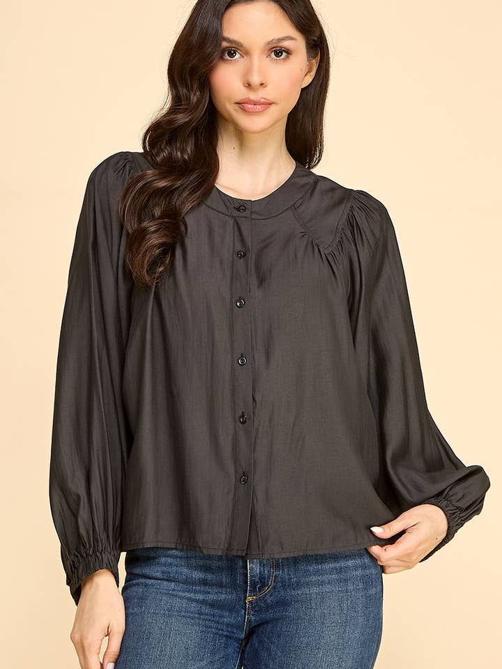 KNOPFBLUSE MIT V-AUSSCHNITT UND SCHRÄGSCHNITT-BALLONÄRMELN für den Großhandel von Hers & Mine