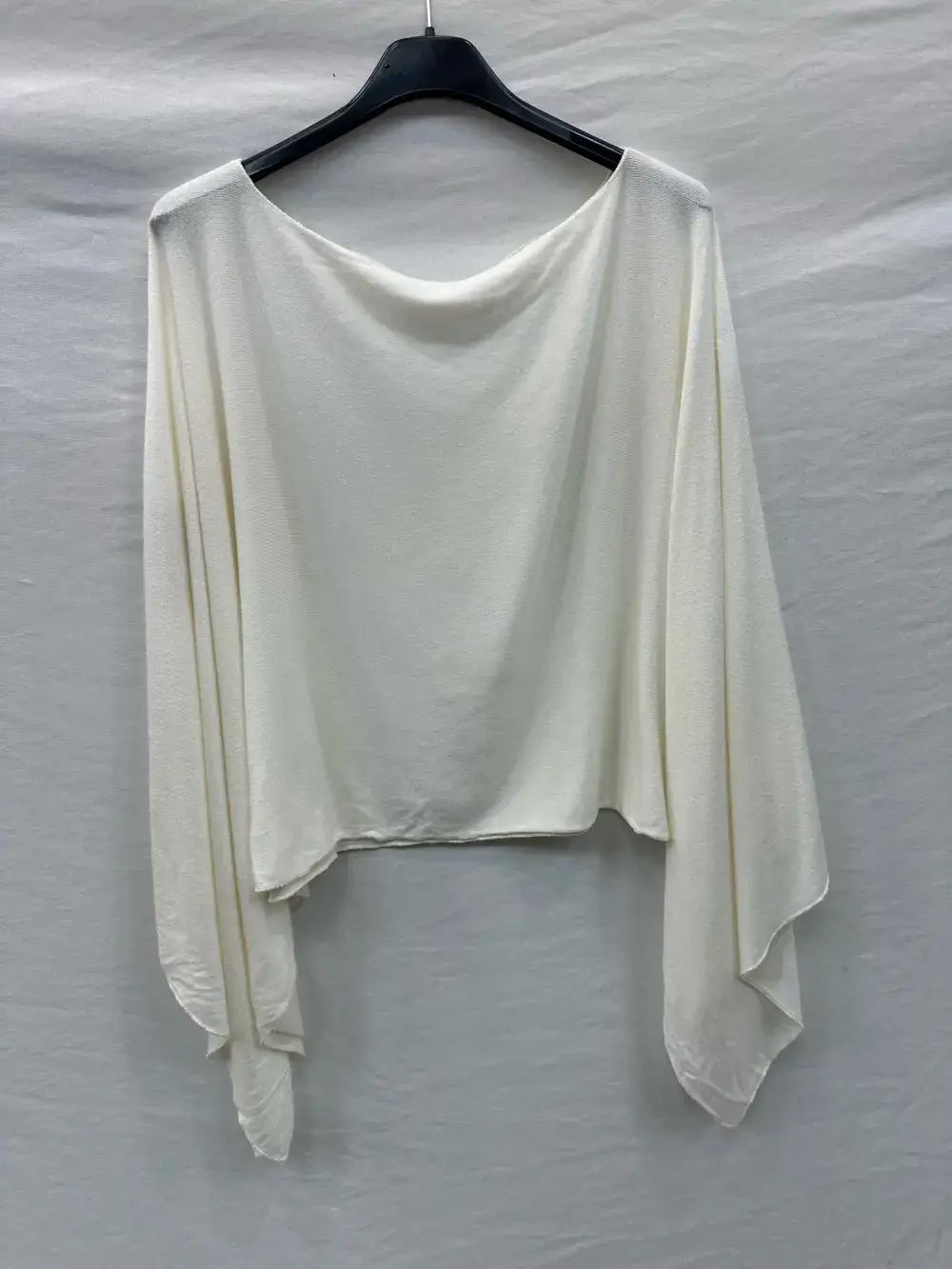 Mimi & Gogo - Wholesale Poncho - Women's - Fine Knit Poncho with Side Slit10