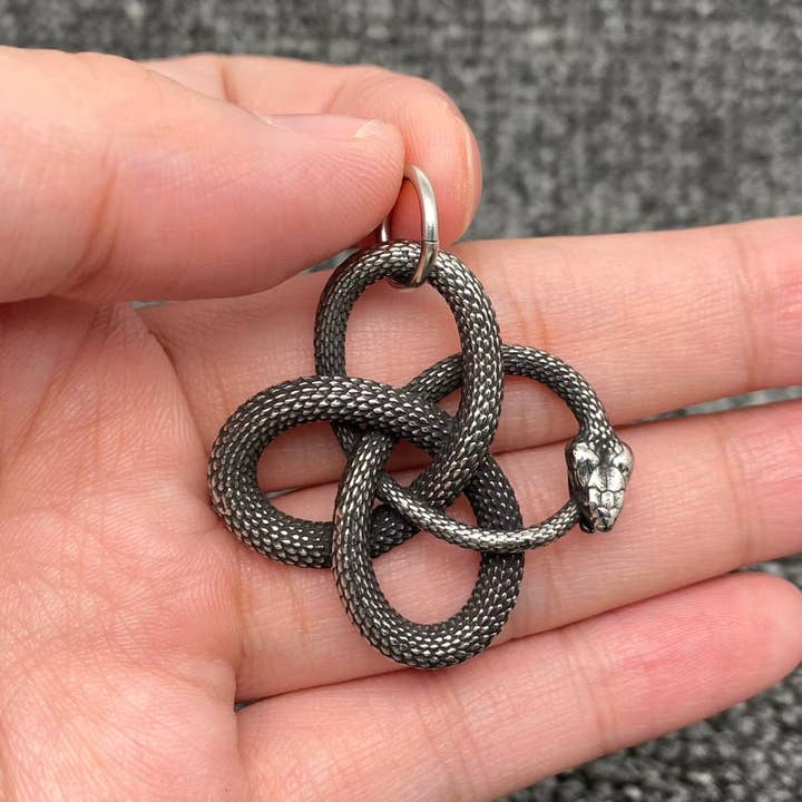 Mio Queena - Wholesale Craft Supplies - Stainless Steel Ouroboros Blackening Snake Pendant - MJ/MNP
