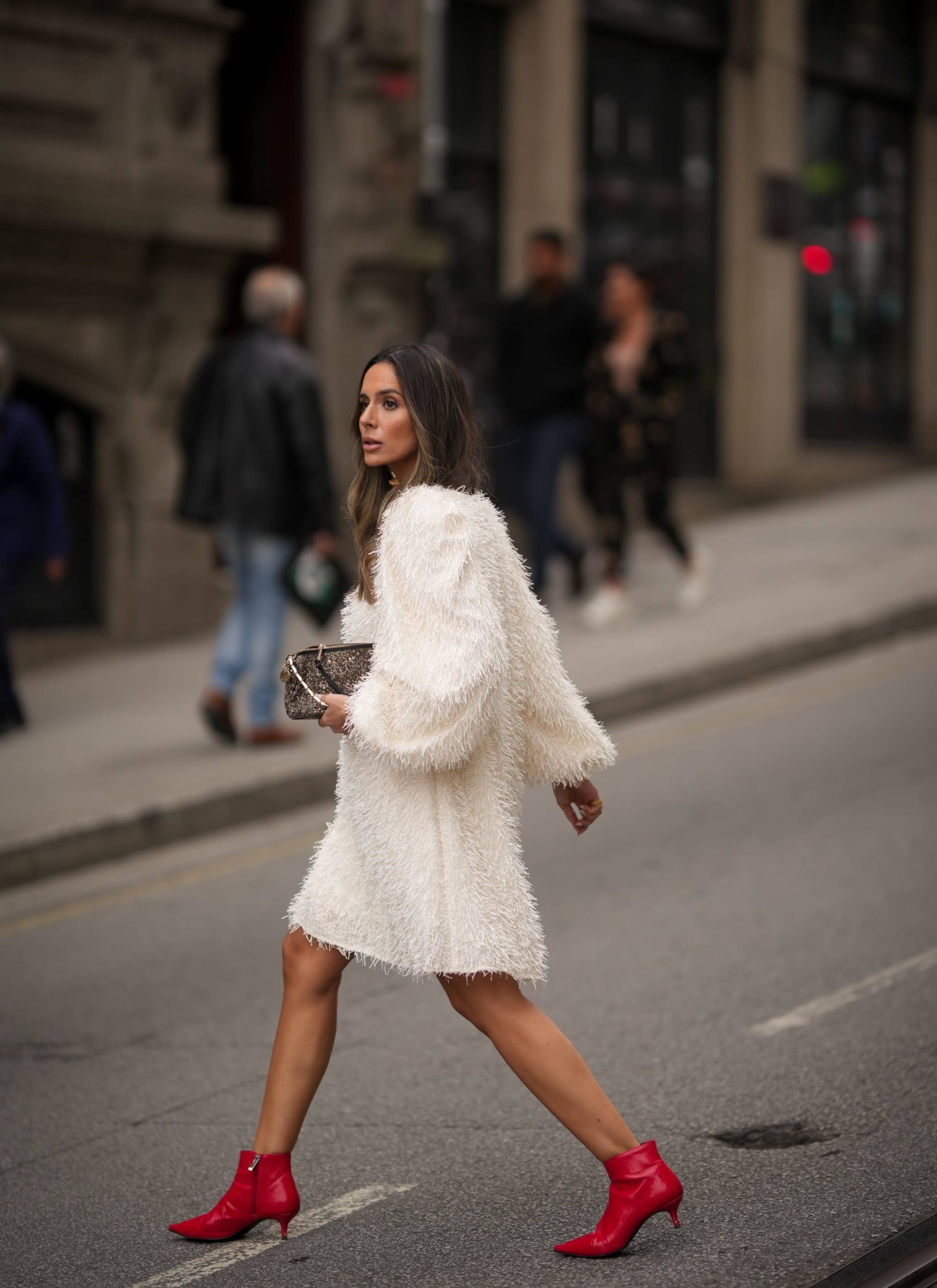 MAUÎ OFFICIAL Atelier – Engroshandel Kjole - Dame – Hvid kort kjole med frynser2