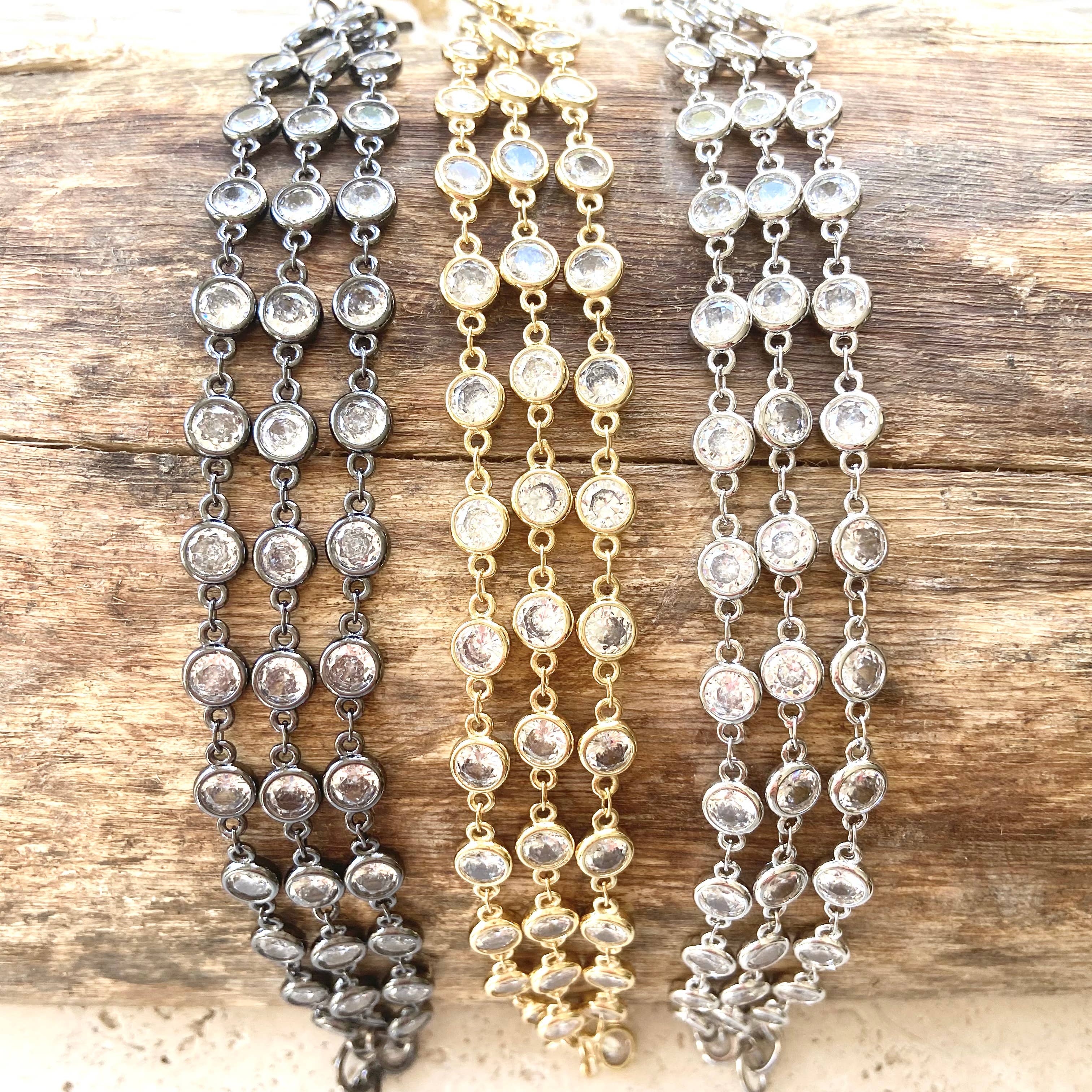 VB&CO Designs Handmade Jewelry - Vente Bracelets à breloques/pendentifs - Bracelet triple couche en cristal boutique salon bijoux spa2