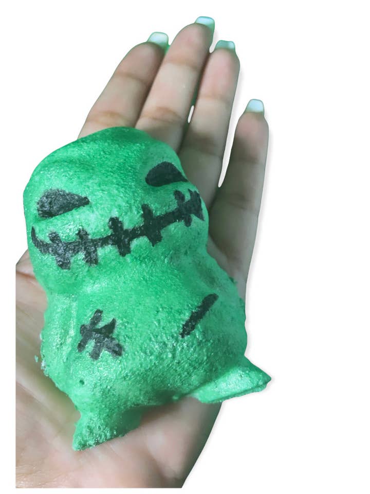 Oogie, Taske af Bugs, Character Bath Bomb, Horror Bath Bomb for engroshandel hos WaterBruja