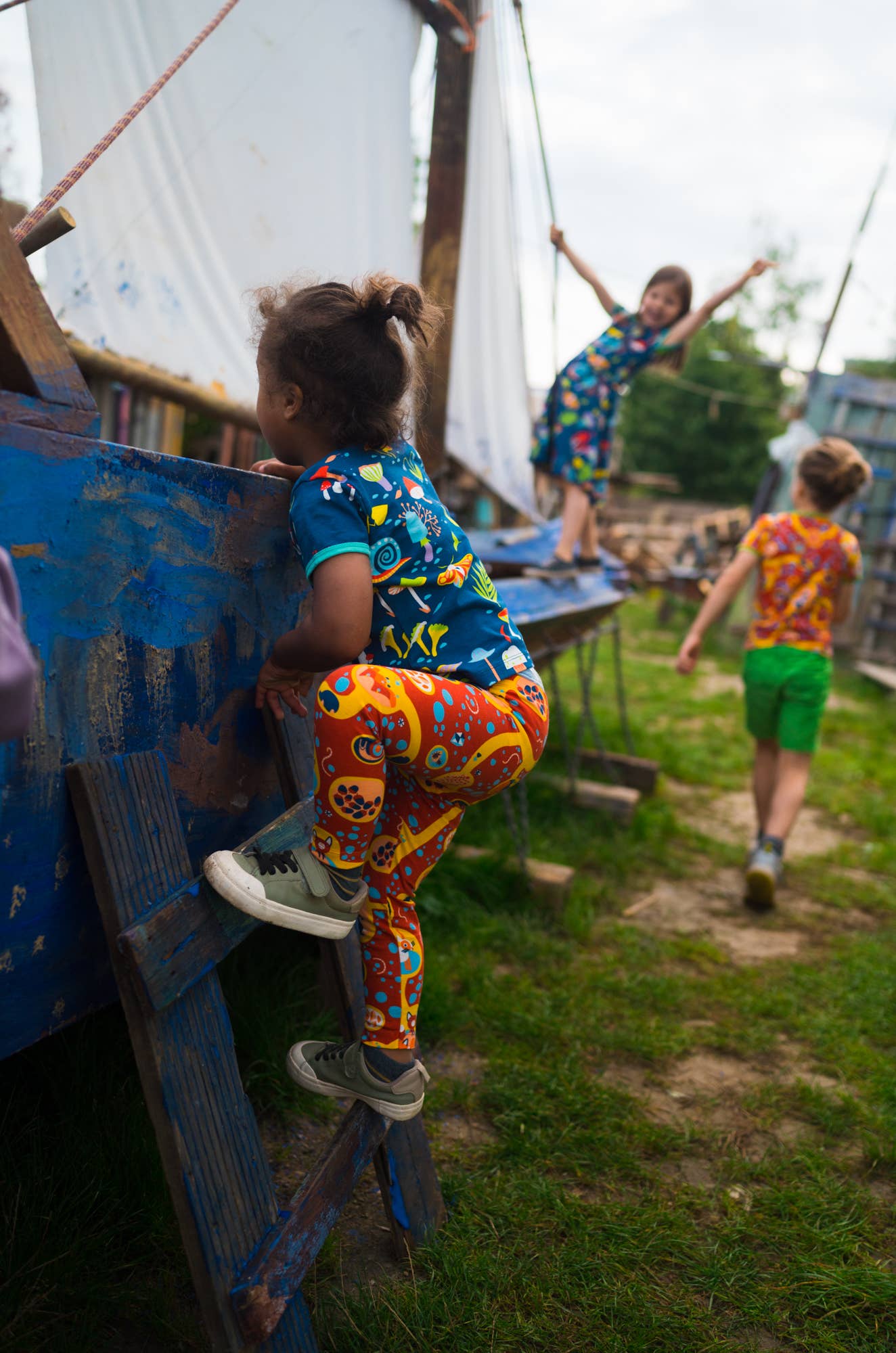 Merle Kids - Wholesale Shirt - Kids - Organic Kids T-Shirts - Forest at Night5