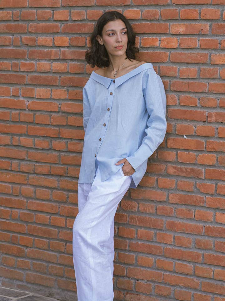 Camisa de linho com botões de ombro por atacado de Drishya Linen