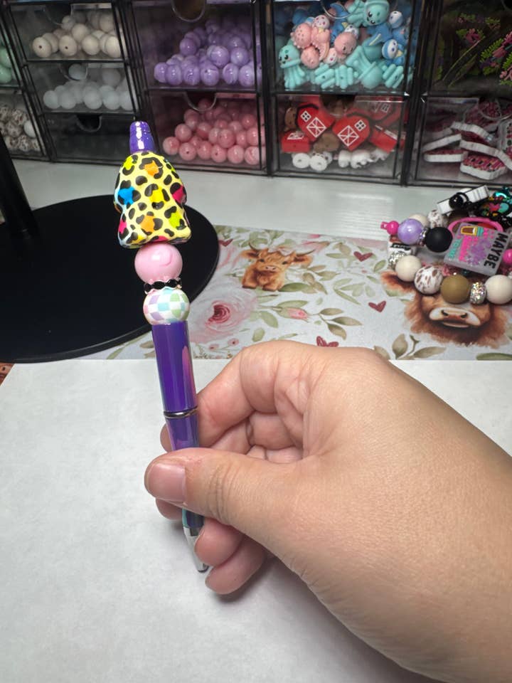 Bolígrafo Richard de estampado de guepardo para venta al por mayor de Sweet Rosewood Boutique