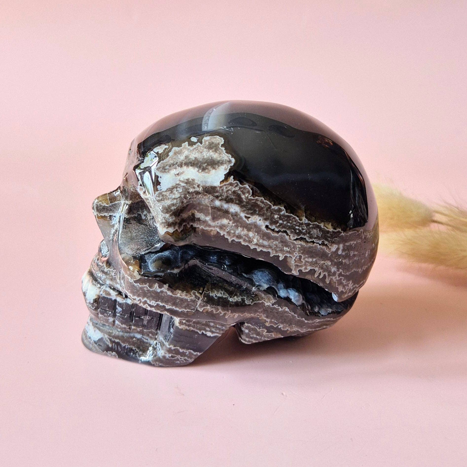 Moonlight Gemstones - Wholesale Spiritual stone/crystal - XL Gemstone Druzy Skull UV-reactive Volcano Agate Skull – #2 474 grams8