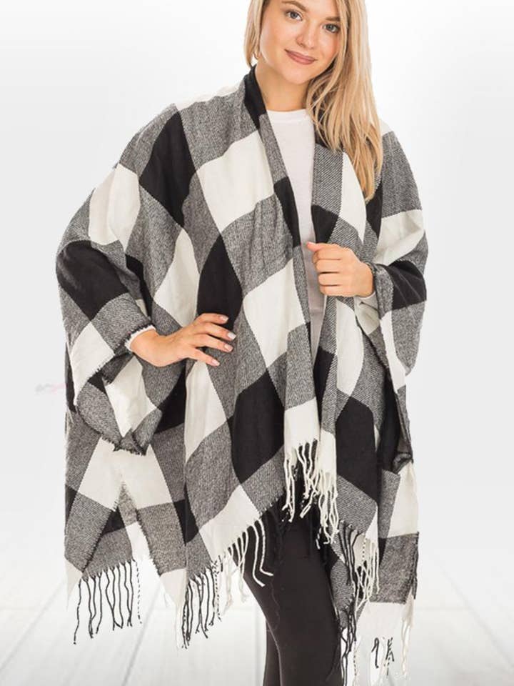 Rutig Poncho - Svart/Vit för wholesale av LeggingGirl.com