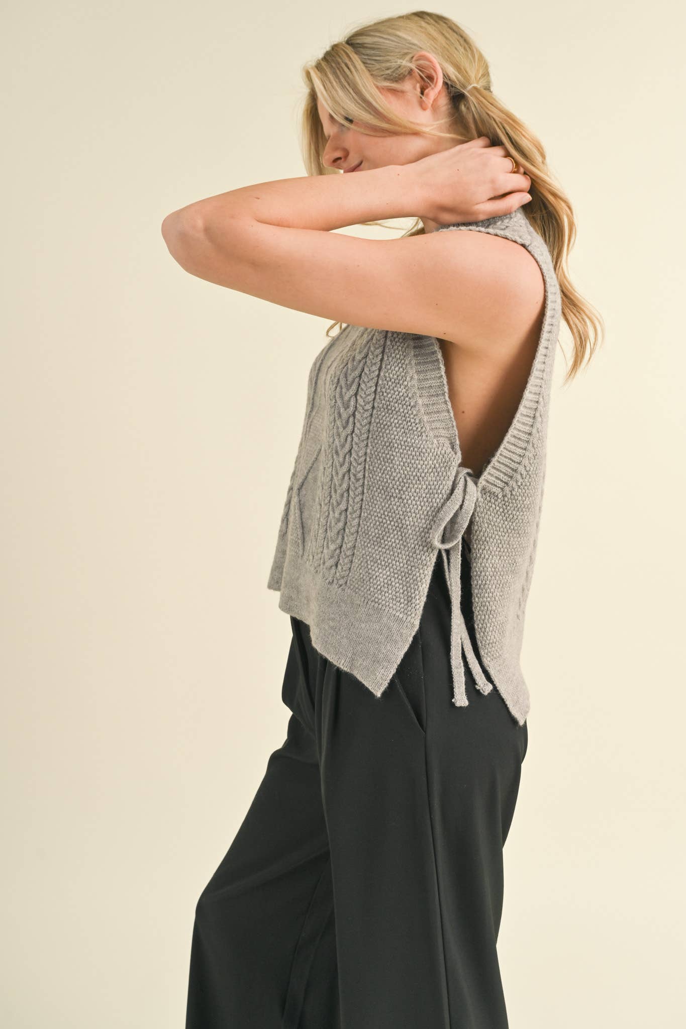 &MERCI - Wholesale Sweater Vest - Women's - CABLE KNIT SIDE TIE SWEATER VEST MSW1063713